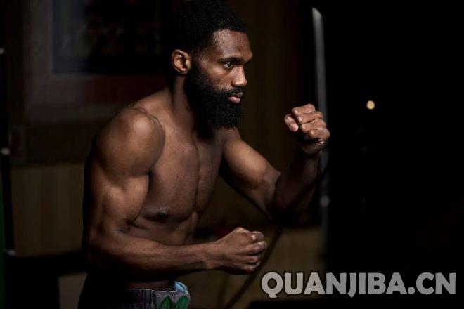 能与阿瓦雷兹同台竞技，我深感荣幸——加隆·恩尼斯