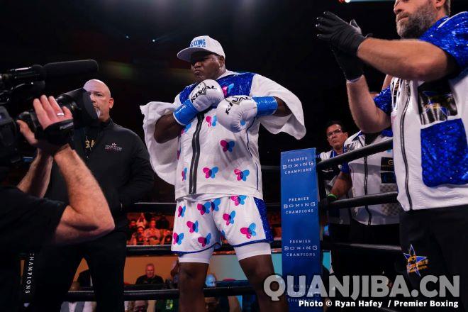 奥提兹首回合速战速决，KO彭森如同“金