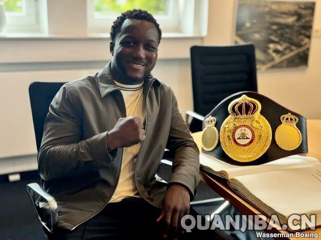 克劳福德让出154磅冠军头衔，巴拉乌荣膺