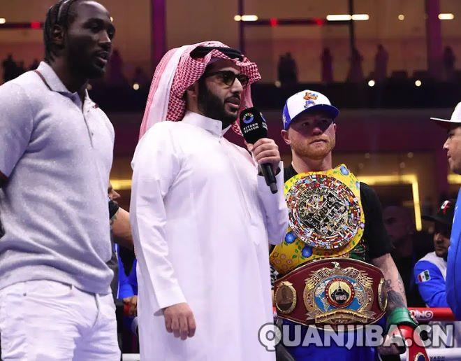 布洛克：阿瓦雷兹凭借身体优势有望战胜克劳福德