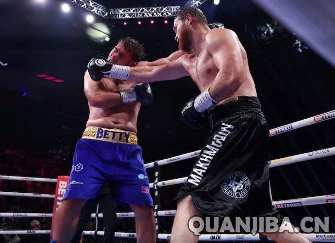 拳坛对决：阿斯兰贝克·马克赫穆多夫与