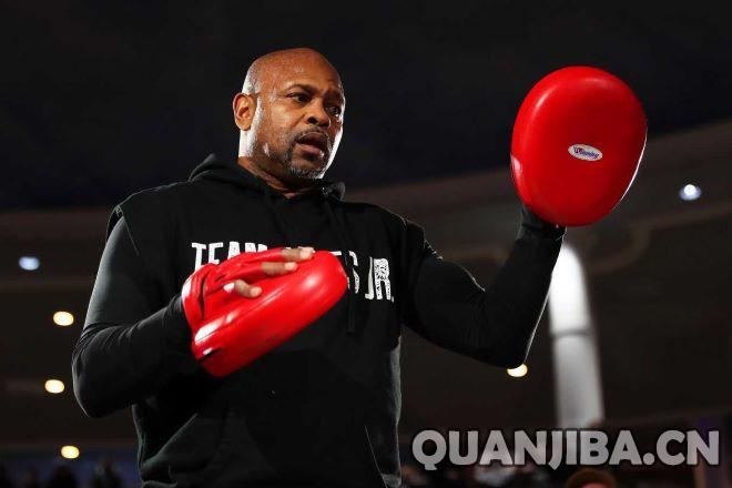 罗伊-琼斯谈12月19日约书亚对阵保罗的巅峰对决预测