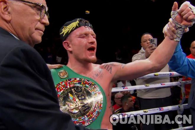 马蒂亚斯遭史密斯意外击倒，WBC拳王桂冠