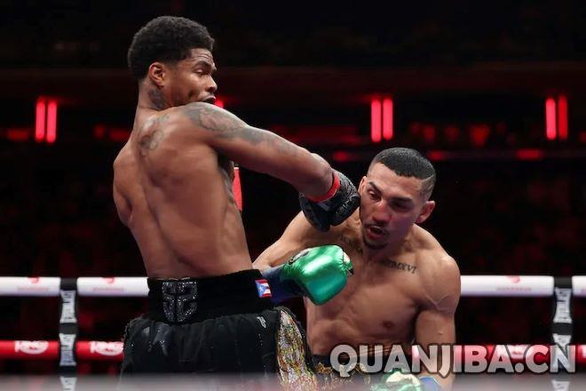 史蒂文森险胜洛佩斯，荣膺四级别世界拳