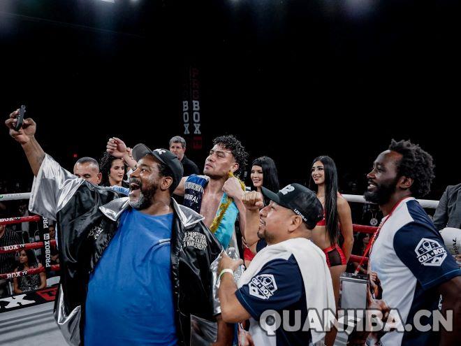 马丁内兹横扫对手荣膺WBC过渡拳王头衔