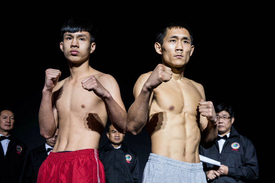 轻量级 蓝角(右)杨小龙 对阵 红角(左)杨伟涵.jpg