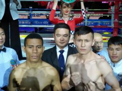 印尼拳手“割喉”挑衅惹拜山波暴怒 对手吓破胆