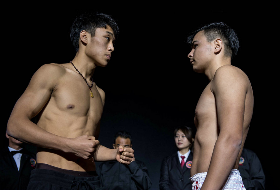 次中量级 蓝角(右)亚库普-居麦 对阵 红角(左)徐敬豪.jpg