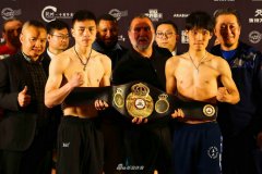 称重仪式徐灿一次过关 卡尼萨雷斯超5克差点脱裤