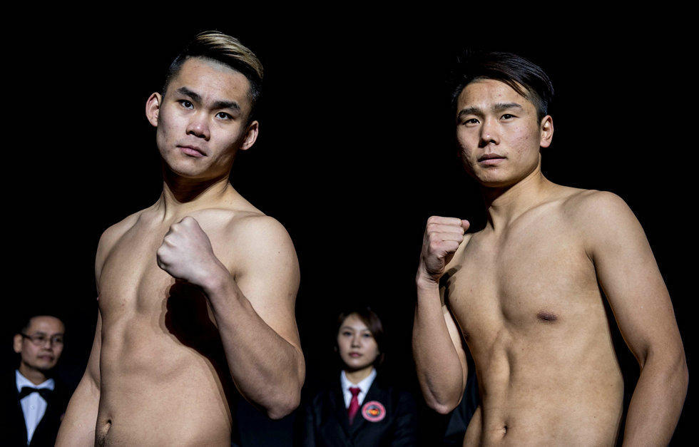 次中量级 蓝角(右)程飞 对阵 红角(左)宁鑫博.jpg