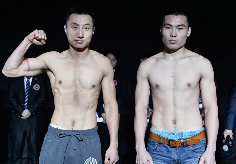 超次中量级154磅蓝角选手李同辉(右)vs红角选手黄居翔2.jpg