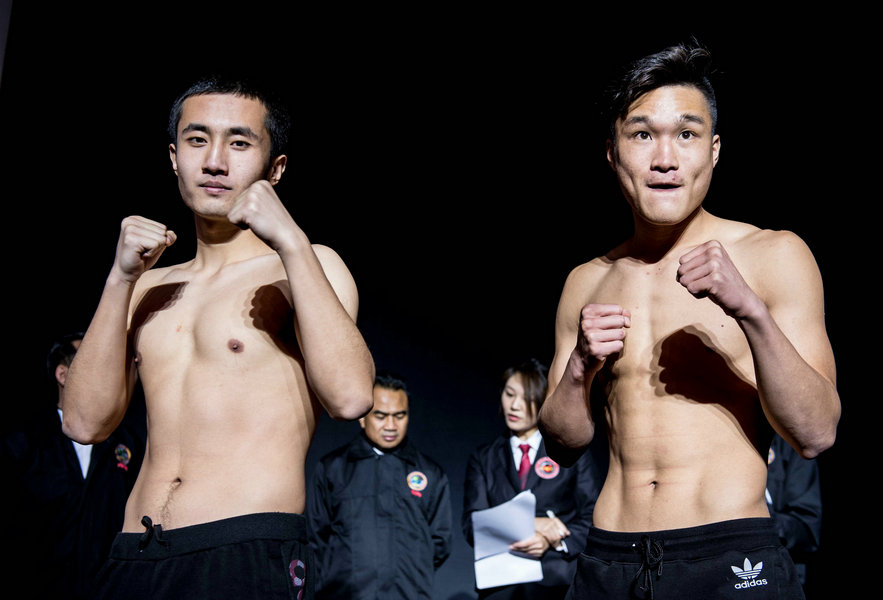 轻量级 蓝角(右)张进升 对阵 红角(左)王伊明.jpg