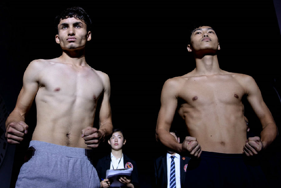 最轻量级118磅 买尔丹 斯依提(左)vs 高继养(右).jpg