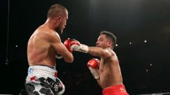 沃德第8回合TKO科瓦列夫卫冕WBA、IBF、WBO金腰带