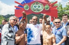 “荣耀之巅”IBF世界拳王争霸赛称重仪式公益先