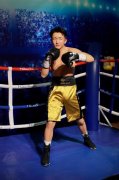 杜莎蜡像馆来了位“拳王” 邹市明惊叹：就是另
