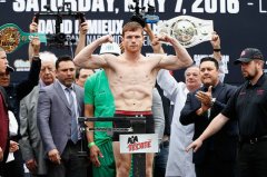 明日开战！阿尔瓦雷兹VS卡汉赛前称重图集（视频