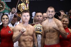 阿尔瓦雷兹vs科瓦列夫赛前称重图集