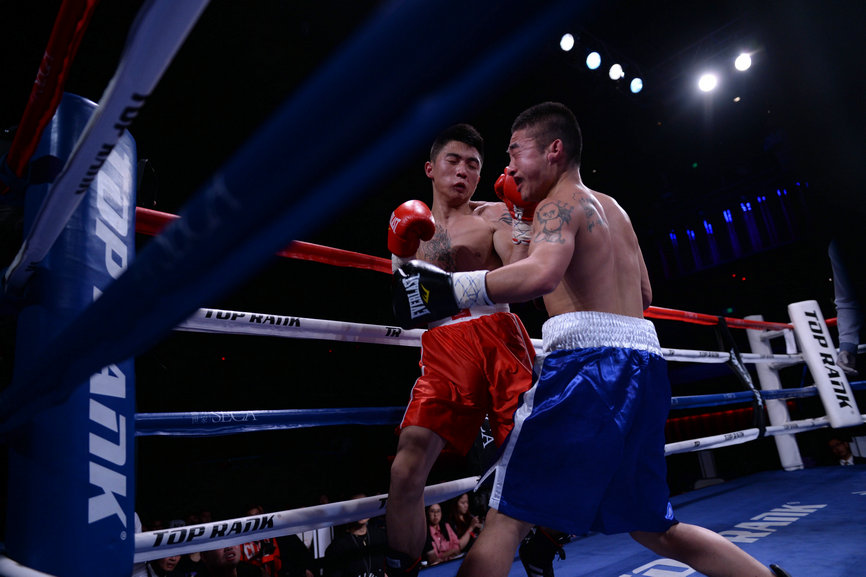 1-最轻量级 118磅 彭超(l蓝裤)vs孙伯豪.jpg