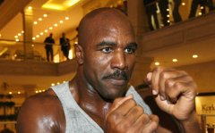 52岁霍利菲尔德重返拳台对总统候选人罗姆尼为慈