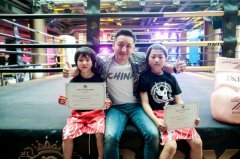 邹市明办青少拳击赛 山里的8岁萌妹小汤圆首秀完