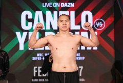 张志磊与阿瓦雷兹赛前称重图集！明天央视体育