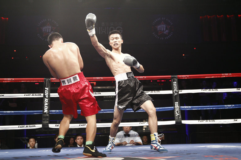 第十场 郑文浩(黑裤)VS刘鹏飞(红裤).JPG