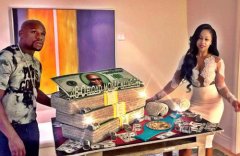 世界第一土豪拳王梅威瑟 9万美金蛋糕镶满水晶