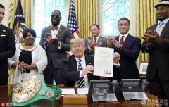 美国总统特朗普赦免已故拳王杰克·约翰逊