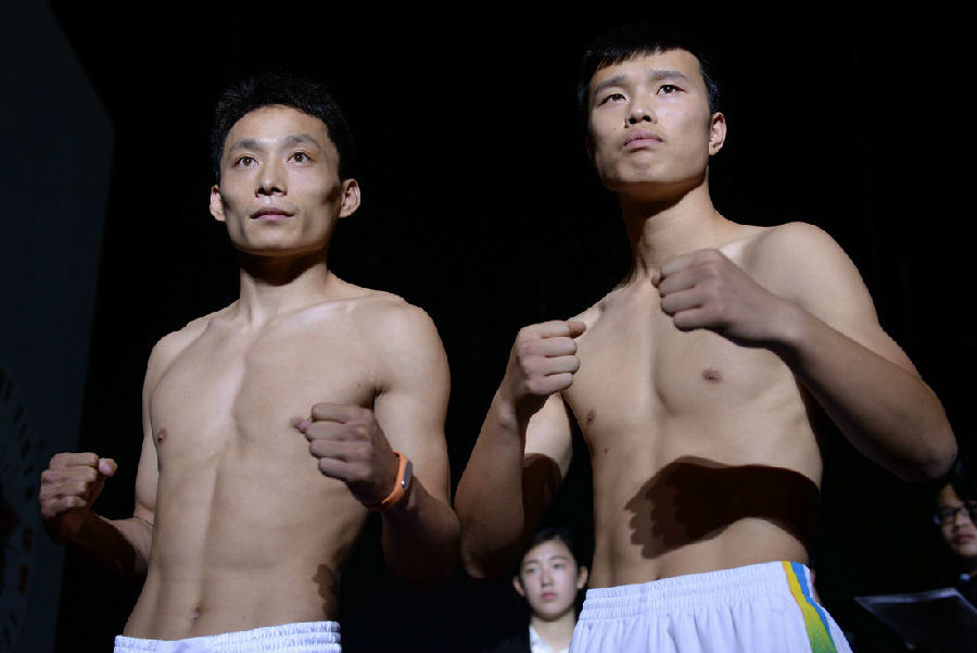 超轻量级140磅 牛忠杰(左)vs金铭(右).jpg