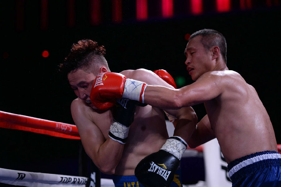 4第四场 超次中量级 也尔多斯 杰恩斯(金裤)vs周云峰.jpg