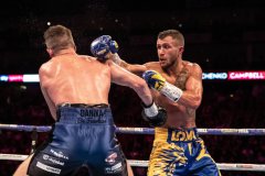 洛马琴科点数完胜坎贝尔卫冕WBA和WBO冠军夺WBC金