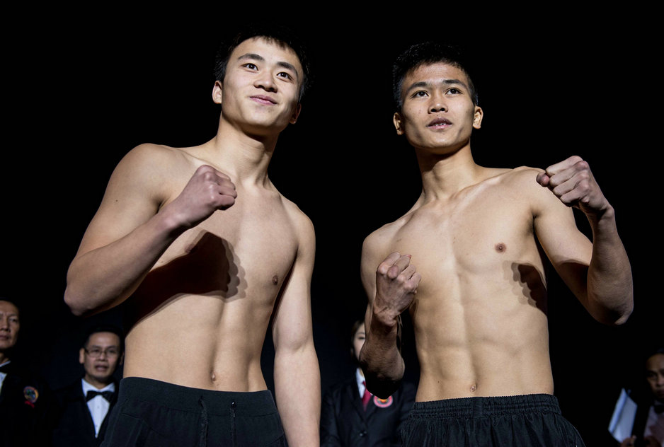 羽量级 蓝角(右)郑文浩 对阵 红角(左)成兵兵.jpg