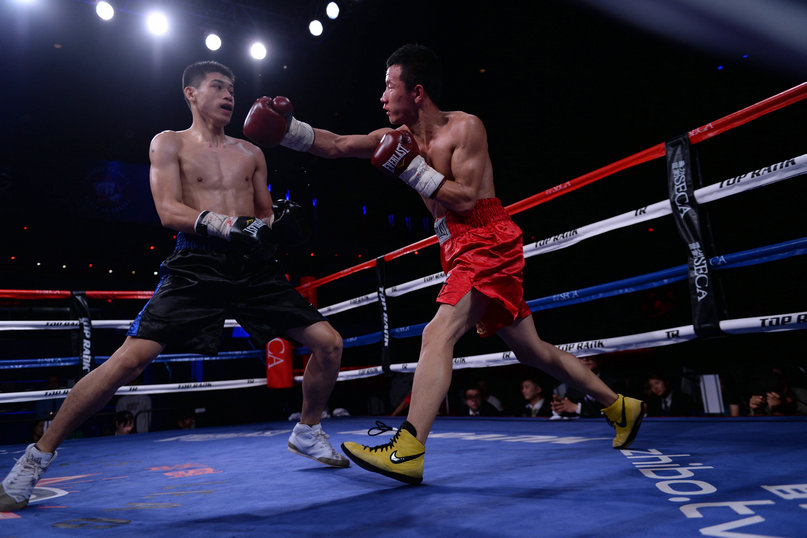 9第九场 超羽量级 130磅 林立拳(黑裤) vs 赵君.jpg