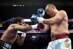 张志磊首局KO亚历山大，阿瓦雷兹点数负于比沃尔