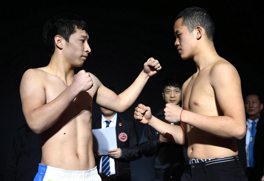 次中量级蓝角选手杨鑫宇(右)vs红角选手安达1.jpg