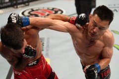 李景亮争议性分歧判定告负，阿拉腾黑力一致判