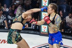 卡尔穆什第四局降服贝内特成功卫冕Bellator金腰带