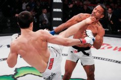 乌斯曼降服亨德森卫冕Bellator轻量级冠军金腰带继