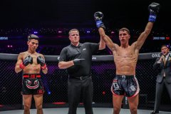 里德尔、罗曼成功卫冕，吉夺依布首秀遗憾失利