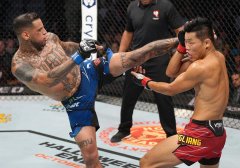 迪亚兹第四局降服弗格森，奇马耶夫首局降服霍