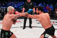 武藏首局TKO范德福德卫冕Bellator中量级冠军金腰带