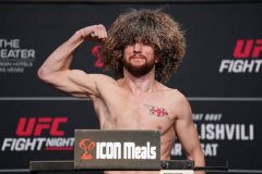 UFC格斗之夜221期赛前称重图集！彼得·严vs德瓦利