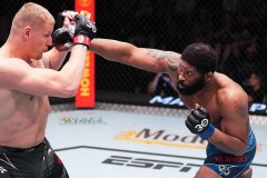 帕夫洛维奇首回合TKO布莱兹豪取六连胜