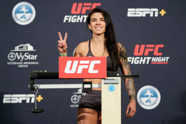 claudia-gadelha-UFC.jpg