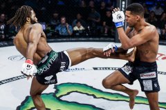 米克斯首局KO斯托茨夺得Bellator雏量级百万总冠军