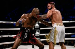 麦克·佩里加时赛点胜迈克尔·佩奇