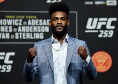 UFC 267：斯特林与安乔斯双双退赛，彼得·严：他