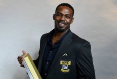 前UFC轻重量级冠军“骨头”乔恩·琼斯由于家暴再