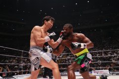 梅威瑟第二回合KO朝仓未来